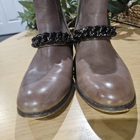COACH Adella Burnished Calf Leather Taupe Grey Chain Flat Ankle Boots. Size 6.5 - Picture 7 of 16